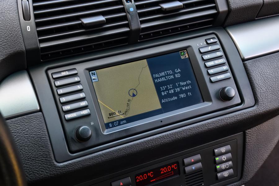 Детали интерьера BMW X5 4.8is 2004 года  (NA) (фото 50 из 73)